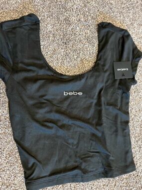 bebe Black Short Sleeve Scoop Crop Top